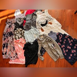 Lot Of 19 Women’s Tops, Blouse, Tank Size Xs S M 1x Diff Styles, Brands Bundle